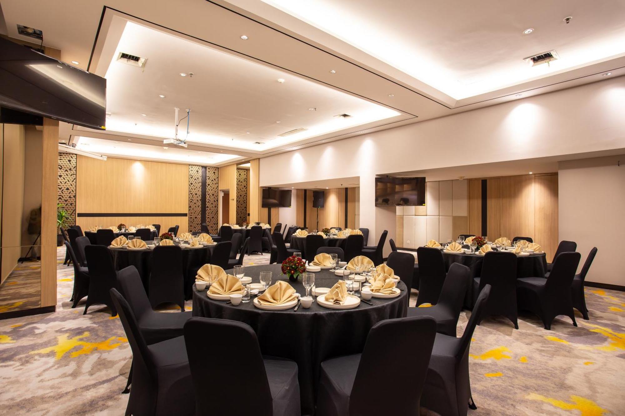 Harris Hotel & Conventions Gubeng Surabaja Exteriér fotografie